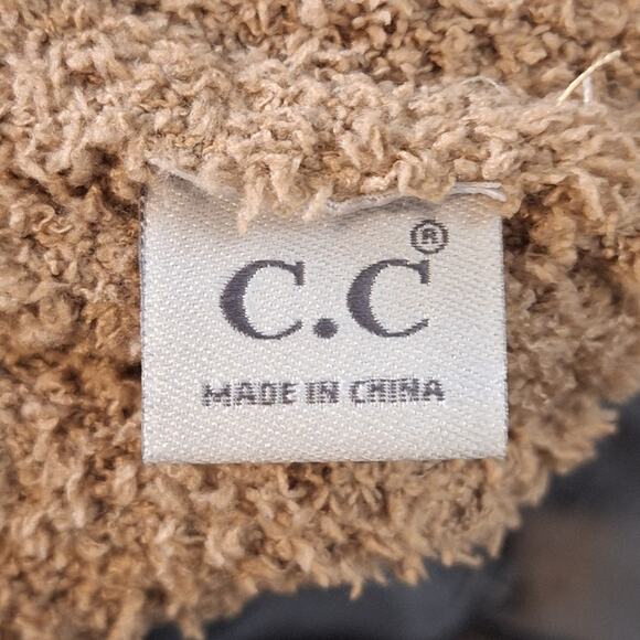 C.C. Beanie Womens OSFM Tan Minimalist Neutral Knit Pom Outdoor Cozycore Cozy - Picture 4 of 5